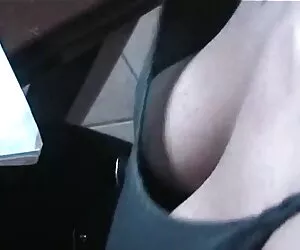 Sebuah kotoran cokelat muda di mobil setelah film bokep japanese selingkuh pertemuan.