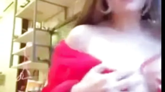 Gadis dari wanita Barat film bokep jepang mother yang mencoba untuk makan pus