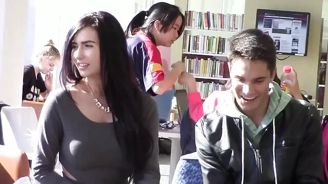 Vanessa video bokep japan full movie Brown gila dengan kulit yang besar dan gelap.